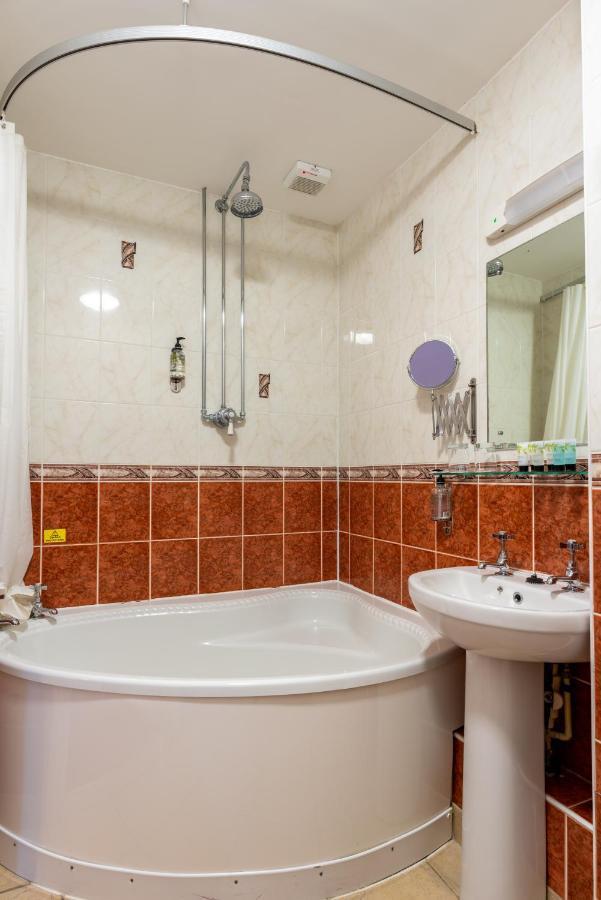 The Evenhill Hotel Кентърбъри Екстериор снимка
