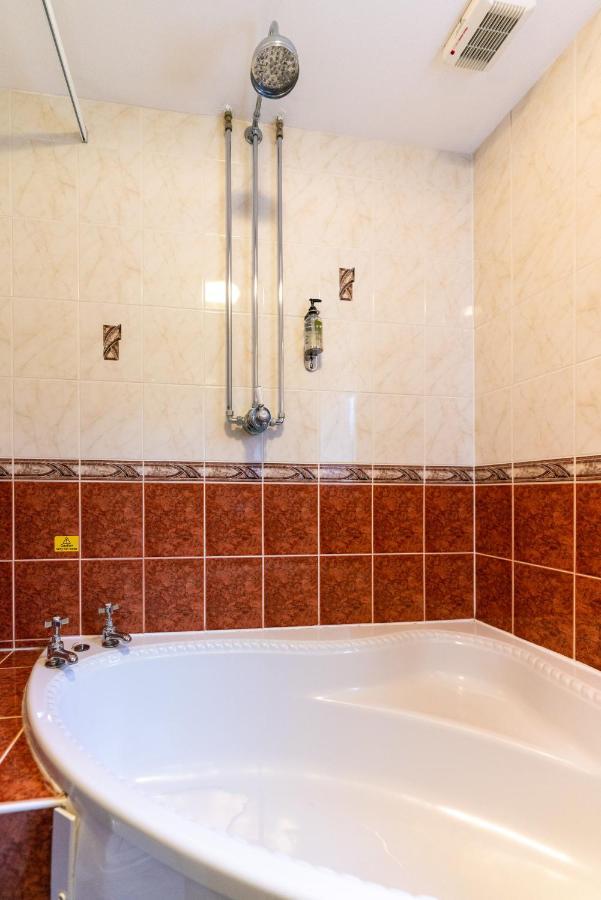 The Evenhill Hotel Кентърбъри Екстериор снимка